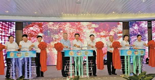 民族文化盛宴 第七屆中國(guó)民族商品交易會(huì)與昭君文化節(jié)等系列活動(dòng)在呼和浩特隆重開(kāi)幕